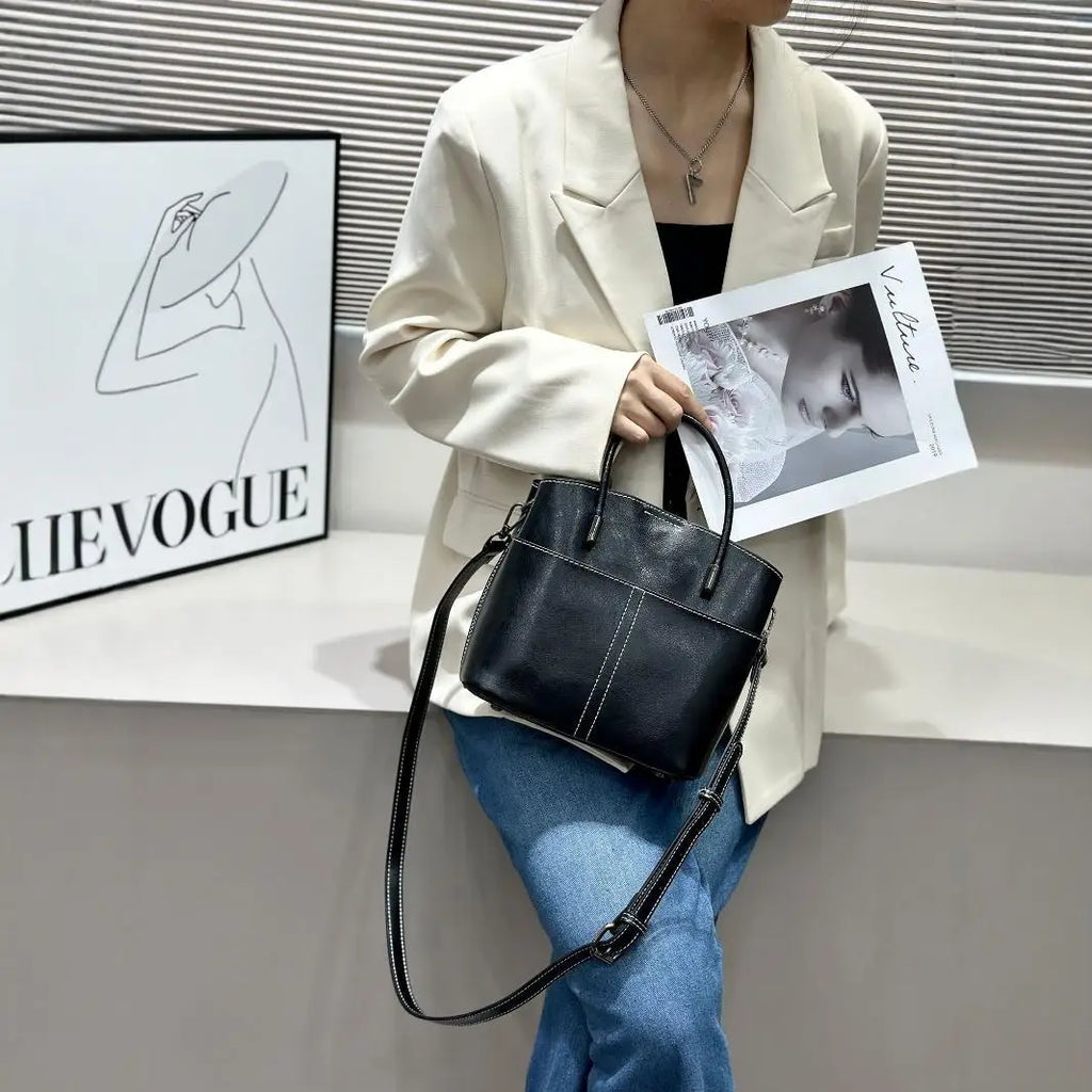 2025 New Genuine leather Women's Handbag Cowhide Crossbody Bag Light Luxury Bucket Bag Fashion And Casual shoulder bag