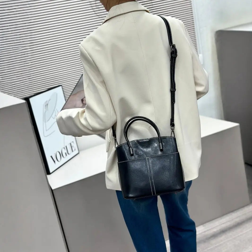 2025 New Genuine leather Women's Handbag Cowhide Crossbody Bag Light Luxury Bucket Bag Fashion And Casual shoulder bag